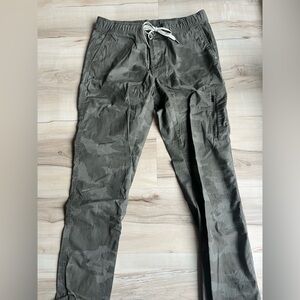 Vuori Women’s Olive/Camouflage Cargo Pants